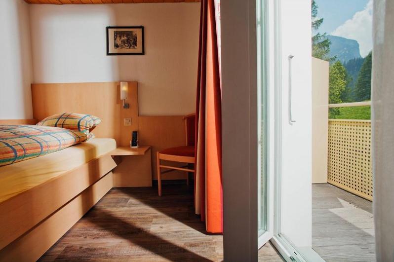 Hotel Des Alpes Kandersteg Ruang foto