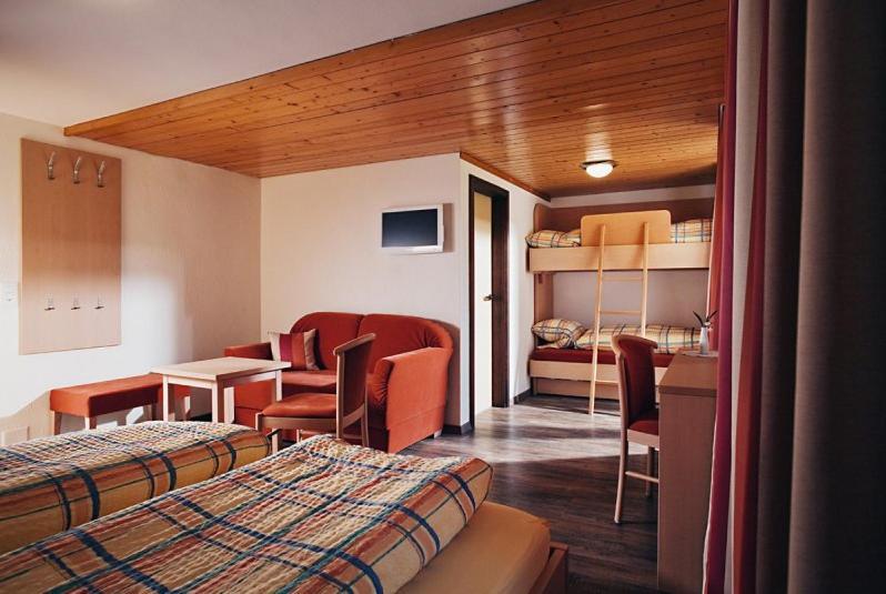 Hotel Des Alpes Kandersteg Ruang foto