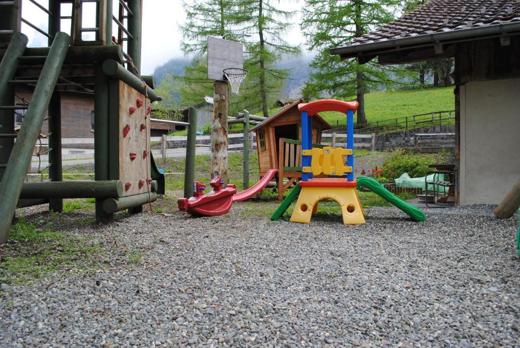 Hotel Des Alpes Kandersteg Bagian luar foto
