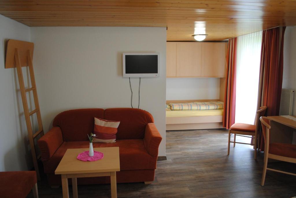 Hotel Des Alpes Kandersteg Ruang foto